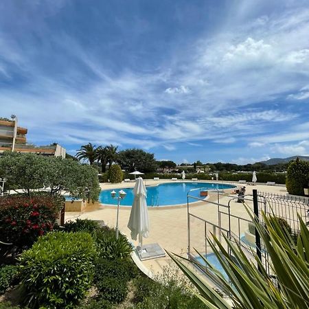 Beau Studio Dans Residence Avec Piscine Et Vue Sur La Ville - 5Min Des Plages Mandelieu Zewnętrze zdjęcie