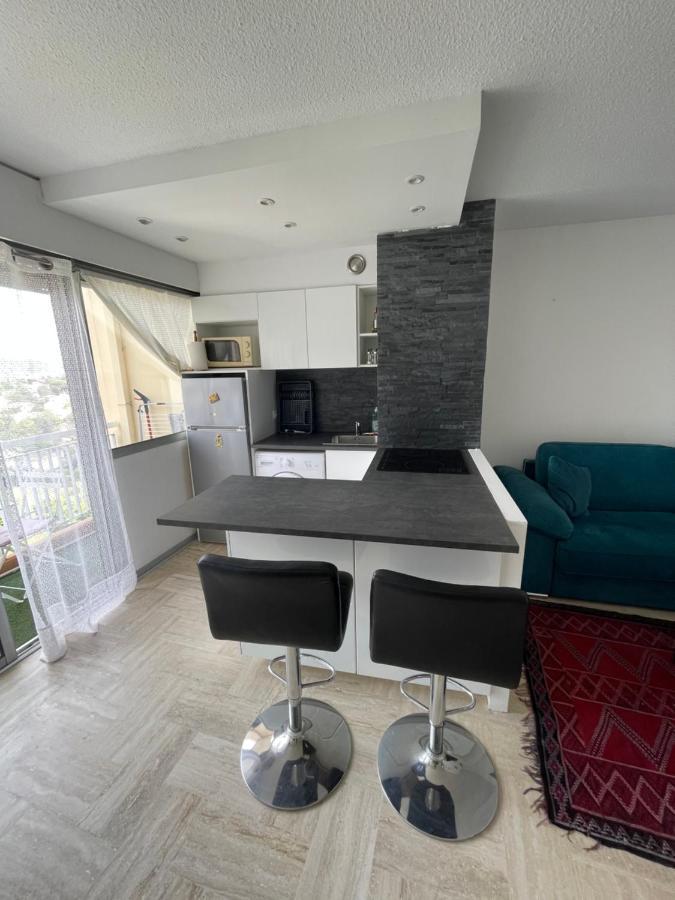 Beau Studio Dans Residence Avec Piscine Et Vue Sur La Ville - 5Min Des Plages Mandelieu Zewnętrze zdjęcie