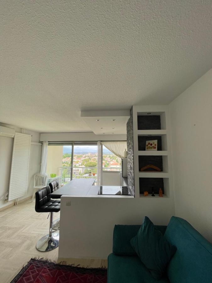 Beau Studio Dans Residence Avec Piscine Et Vue Sur La Ville - 5Min Des Plages Mandelieu Zewnętrze zdjęcie